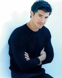 French tenor vincent niclo recorded the song accompanied by the mvd ensemble (widely known as red army choir or in french as credited in the recording, les chœurs de l'armée rouge). Misters