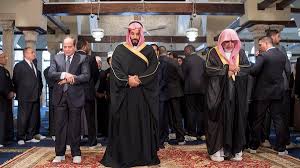 أكثر من هذا وذاك أن محمد بن سلمان حرر المرأة السعودية، بإعطائها نفس حقوق الرجل السعودى فى التعليم، والعمل، والسفر داخل وخارج المملكة. Ø¨Ø§Ù„ØµÙˆØ± Ø§Ù„Ø±Ø¦ÙŠØ³ Ø§Ù„Ø³ÙŠØ³ÙŠ ÙˆØ§Ù„Ø£Ù…ÙŠØ± Ù…Ø­Ù…Ø¯ Ø¨Ù† Ø³Ù„Ù…Ø§Ù† ÙŠØ¤Ø¯ÙŠØ§Ù† Ø§Ù„ØµÙ„Ø§Ø© ÙÙŠ Ø§Ù„Ø¬Ø§Ù…Ø¹ Ø§Ù„Ø£Ø²Ù‡Ø± Ø¬Ø±ÙŠØ¯Ø© Ø§Ù„Ø¯ÙŠÙˆØ§Ù†