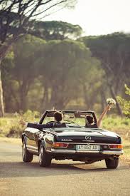 25 Idees De Decorations Discretes Pour La Voiture Des Maries Voiture Voiture Mariage Belle Voiture