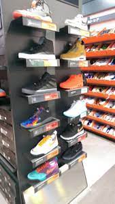 小馬的逛買outlet特輯來到第三集了 這次小馬是透過台灣nike 官網 無意間逛逛的時候發現的 超殺限時折扣～ 隨機線上購物拍攝給大家看看 有哪些衣服款式可以入手 又有哪些鞋款便宜cp值高,來分享給各位! åŽŸä¾†nike OutletçœŸçš„æœƒä¸‹æ®º ç¬¬14é  Mobile01