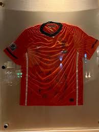 Street trainers en sneakers met comfortabele pasvorm voorzien van extra demping voor training of ontspanning op straat. Gesigneerd Nederlands Elftal Shirt In De Bar Picture Of Fletcher Hotel Restaurant Victoria Hoenderloo Tripadvisor