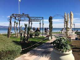 The bed is super comftable and the breakfast is great. Lido Galeazzi Beach Bar Sirmione Restaurant Bewertungen Telefonnummer Fotos Tripadvisor