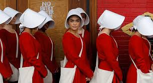 Мы не отрицаем тот факт, что «рассказ служанки» интересный и достаточно уникальный сериал, идейная составляющая которого имеет все возможности стать культовой. Rasskaz Sluzhanki Vse Amerikanskie Strahi V Odnom Seriale Buro