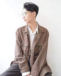 ナミカズ メンズヘアスタイル 並木一樹 メンズパーマさんはinstagramを利用しています ショートマッシュのニュアンスパーマのアップバング 夏は短めのセンターパートが個人的に流行りです メンズヘア センターパート 短めセンターパート 昭 メンズ