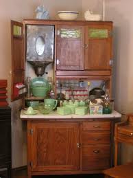 From 1899 to 1940, hoosier manufacturing sold 4 million hoosier cabinets that were available in one out of ten american. Who Made It
