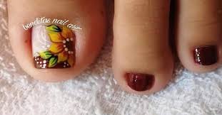 Termina el diseño de flores en las uñas de los pies con dos capas transparentes. Pin De Ena Ortega En Belleza Disenos De Unas De Los Pies Unas Pies Decoracion Arte De Unas De Pies