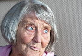 I sommer ble Ada (95) enke, 71 år etter at hun giftet seg med Rolf. Hun  synes det er forferdelig trist å bli alene, men det hjelper litt å blogge.