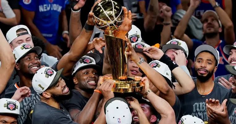 Gaidāmi rekordi un sīva cīņa par titulu. Bez Kristapa Porziņģa sāksies  jaunā NBA sezona