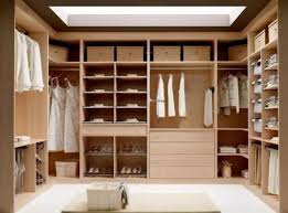 Avangard tarzı yatak odası modellerinde gardırop kapakları istediğiniz biçimde diyazn edilebilmektedir. Ray Dolap Ic Dizayn Modelleri 2019 Walking Closet Luks Gardirop Giyinme Odasi