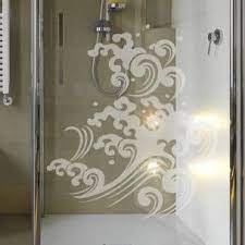 epingle sur paroi de douche