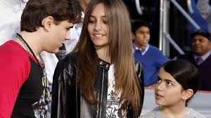 Fotos von michael jackson michael jackson selten mike jackson schablonen. Michael Jackson Das Machen Seine Kinder Prince Michael Blanket Und Paris Jackson Heute