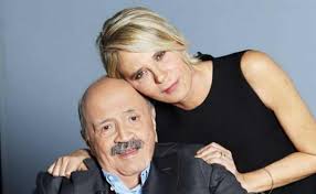 Sono 24 anni che maria de filippi e maurizio costanzo dormo in camere separate. Maria De Filippi Confessa Io E Maurizio Abbiamo Fatto La Separazione