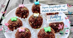 Das blitzschnelle nusskonfekt vereint das beste aus mehreren genusswelten in sich: Vegane Kakao Nuss Kugeln Bild Content Com