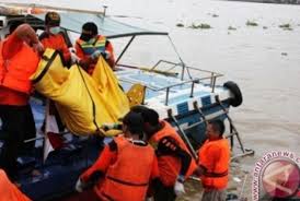 Jul 02, 2021 · bpjs ketenagakerjaan atau bpjamsostek memastikan pembayaran santunan kepada seluruh peserta yang menjadi korban dalam musibah tenggelamnya kapal motor penumpang (kmp) yunicee di perairan selat bali pada selasa (29/6) malam. Kapal Tenggelam Di Bangladesh 12 Korban Tewas Ditemukan Republika Online
