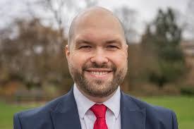 Robin Burnham's Instagram, Twitter & Facebook