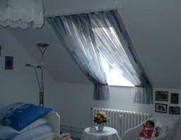 Auch schräge fenster müssen nicht auf einen dekorativen gardinenschmuck verzichten. 1001 Ideen Fur Dachfenster Gardinen Und Vorhange