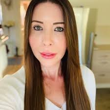 I know it's a very personal thing, but does anyone have recommendations for  a very lovely funeral celebrant please ❤️💔