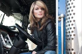 Lisa Kelly, Former "Ice Road Truckers" Star, Broke Barriers in the Most  Badass Way - FanBuzz