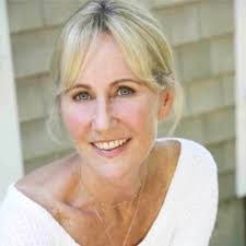 Lisa Eddington's Instagram, Twitter & Facebook