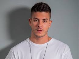 Discover arthur aguiar's biography, age, height, physical stats, dating/affairs, family and career updates. Apos Polemica Separacao De Mayra Cardi Arthur Aguiar Se Converteu Ao Evangelho Popline