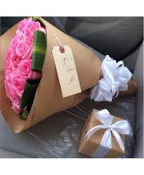 نتيجة بحث الصور عن تغليف هدايا بالورد Gift Wrapping Gifts Mimi