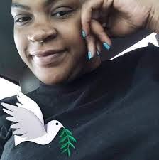 Melissa Brindle's Instagram, Twitter & Facebook