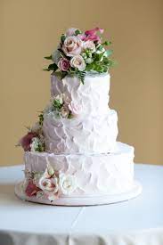 Love This Homemade Looking Wedding Cake In Fact - It Was The One I Had At My Wedding Homemade Wedding Cake Wedding Cake Frosting Wedding Cakes