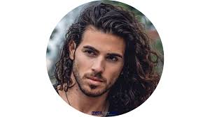 In fact, the men's surfer haircut is inspired by the effects of the sun and ocean's salt on a guy's hair, resulting in the messy and wavy look. Do Girls Like Boys With Wavy Hair