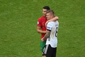 Willkommen auf der offiziellen website des fußballers und nationalspielers toni kroos. Em Daruber Sprachen Ronaldo Und Kroos Nach Deutschland Sieg Uber Portugal Web De