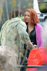 黑寡婦劈腿約會奧創跟浩克親親- 自由娛樂