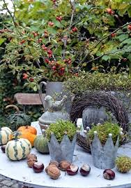 Courtyard 9 Courtyard Pics In October And Rosehip Wreath Diy Deko Garden Boxes Diy Potted Plants Patio Diy Garden