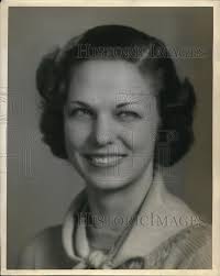 1938 Press Photo Miss Frances Smith, President, Kent State, Engleman Hall