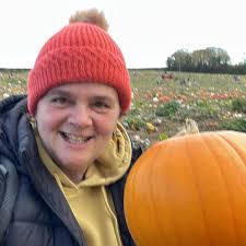 I took my Grandchildren to a couple of my favourite places in Bath Place,  Taunton yesterday. Dough Taunton 😋 Brendon Books 📚 Isaac wanted a book  about WWII which was upstairs so