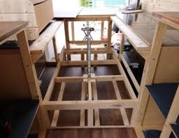 Entdecken produkte zum richtigen preis mit product shopper jetzt. Bett Podest Selber Bauen Wohnmobil Bett Selber Bauen Kastenwagen Ausbau Abenteuer Vanlife Bett Selber Bauen Einzigartig Und Funktionell Bauplanet24 De