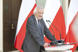 Ryszard terlecki był kiedyś przystojnym młodym mężczyzną i nosił pseudonim pies.aż trudno w to uwierzyć, ale piękna niepokorna kora dla terleckiego straciła całkowicie głowę: Terlecki Mamy Znowu Jakis Taki Film Atakujacy Kosciol