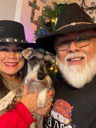 A Merry tropical and a Merry traditional Christmas from my family to yours  🎅🤶