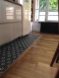 Les Carreauxdeciment Lunatic De La Maison Bahya Delimitent L Espace Cuisine Ouvert Sur La Piece A Viv Parquet Cuisine Carrelage Cuisine Sol Carrelage Cuisine