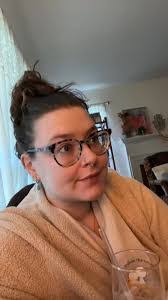 Kelly Kirsch's Instagram, Twitter & Facebook