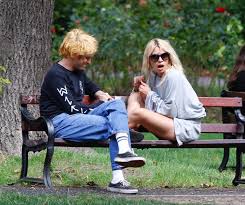 Check out the latest pictures, photos and images of billie piper from 2021. Billie Piper With Her Boyfriend Johnny Lloyd Spotted At A Park In A London Gotceleb