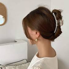 It's also a trend that's no longer reserved for our little sisters. Pearl Hair Clips Barrettes For Cute Spring Hairstyles