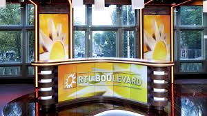 Reporter został zaatakowany niedaleko studia telewizji rtl boulevard w pobliżu popularnego placu leidseplain w stolicy niderlandów. More Than 1 3 Million Viewers For Rtl Boulevard Broadcast About Peter R De Vries Teller Report