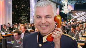 Die jobbörse der bundesagentur für arbeit. Die Tagespresse On Twitter Neuer Job Alexander Gaisch Ans Licht Ins Dunkel Telefon Versetzt Https T Co 0zbsiwre8b