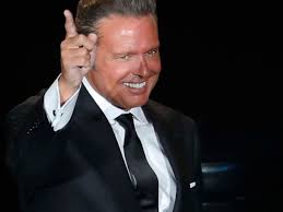 It became an immediate hit and catapulted him onto the latin music charts, making him a household name in spanish speaking countries all over. Luis Miguel Cannot Open His Eyes After Injecting Botox Right Now News