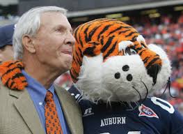 Legendary Auburn coach Pat Dye dies