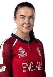 Beatrix Ellis's Instagram, Twitter & Facebook