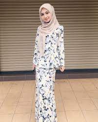 3 909 Likes 27 Comments Mynn Yasminazhar On Instagram Chiffon Shawl From Avantgardesca Modest Dresses Hijab Fashion Inspiration Muslim Fashion Dress
