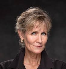 Shelly Bowen's Instagram, Twitter & Facebook