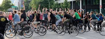 Explore tweets of critical mass hamburg @cm_hh on twitter. Bildarchiv Hamburg Com Foto Colourful Critical Mass Fahrraddemonstration Durch Die Hamburger Innenstadt Beim G20