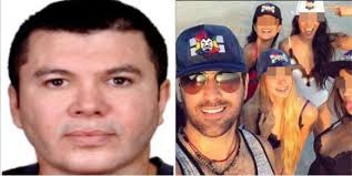 Quién es el fotógrafo que EEUU acusó de reclutar modelos para el CJNG