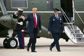 ورغم حديث بعض مواقع الأخبار الأميركية عن أن ترامب سيحتفظ بالحقيبة النووية وأن المكتب العسكري للبيت الأبيض لديه حقيبة ثانية ستبقى في واشنطن العاصمة ليستخدمها. ØµØ­ÙŠÙØ© ØªØ±Ø§Ù…Ø¨ ØºØ§Ø¯Ø± ÙˆØ§Ø´Ù†Ø·Ù† Ù…ØµØ·Ø­Ø¨Ø§ Ø§Ù„Ø­Ù‚ÙŠØ¨Ø© Ø§Ù„Ù†ÙˆÙˆÙŠØ© Ø±Ø§Ù… Ø§Ù„Ù„Ù‡